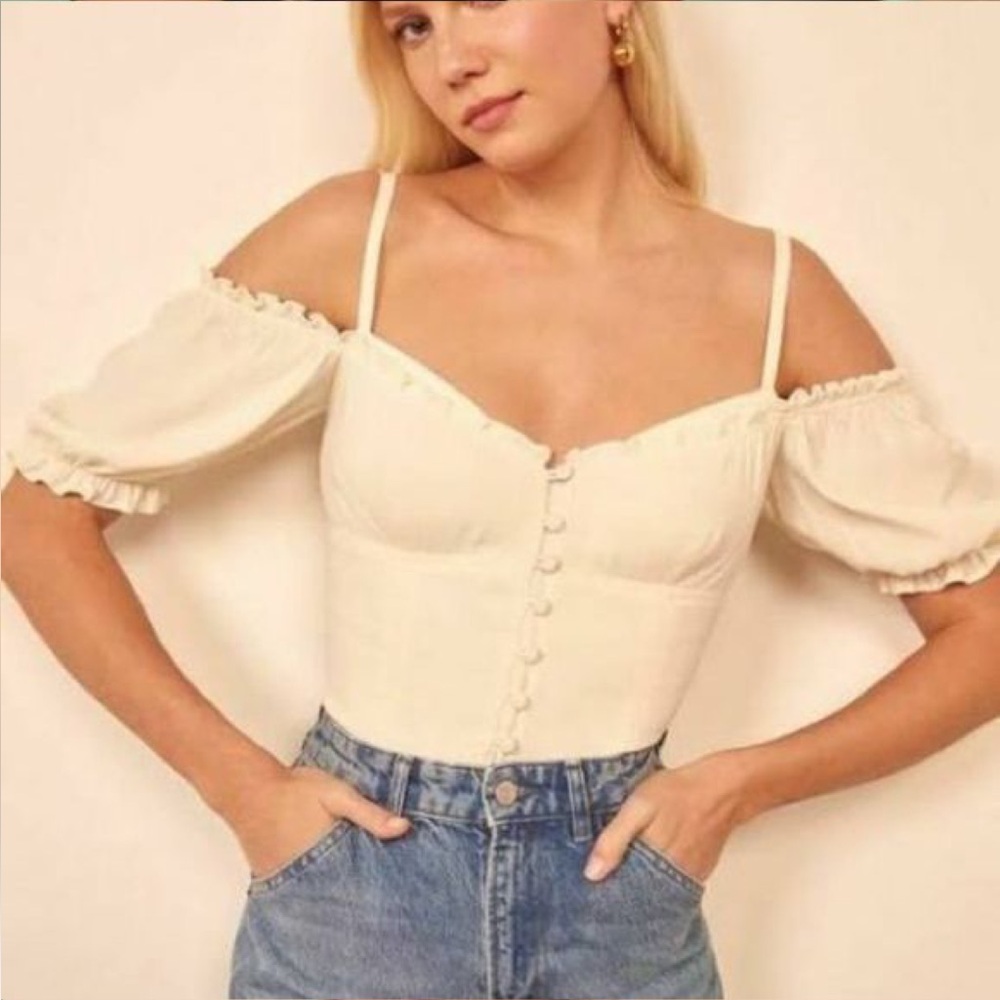 Kit cold shoulder top